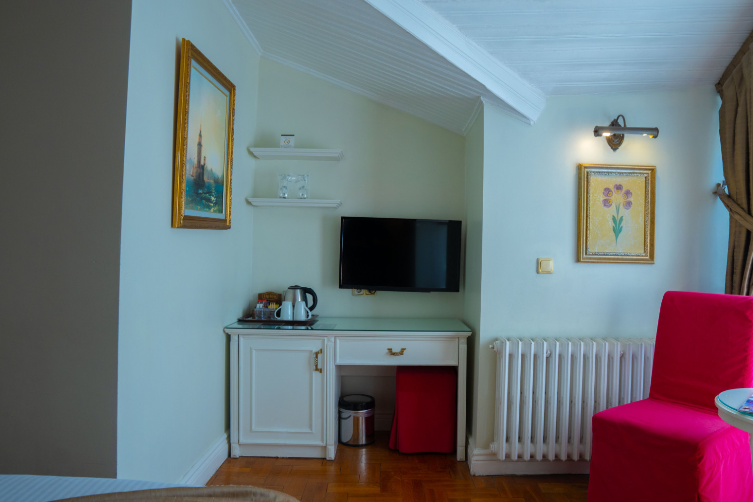 Elegance Single Room with City or Sea view