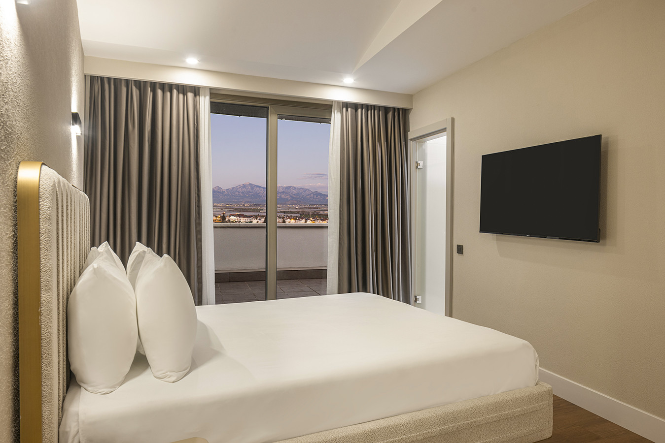 Penthouse Executive Duplex Suite / 2 BR