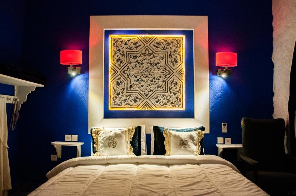 Deluxe Suite with River, Mountain and City View