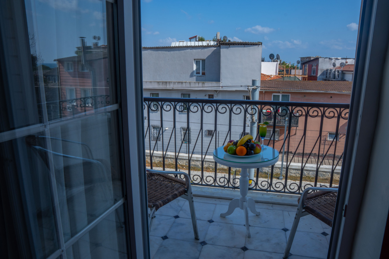 Elegance Single Room with City or Sea view