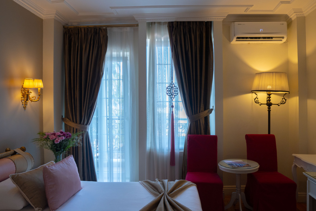 Elegance Single Room with City or Sea view