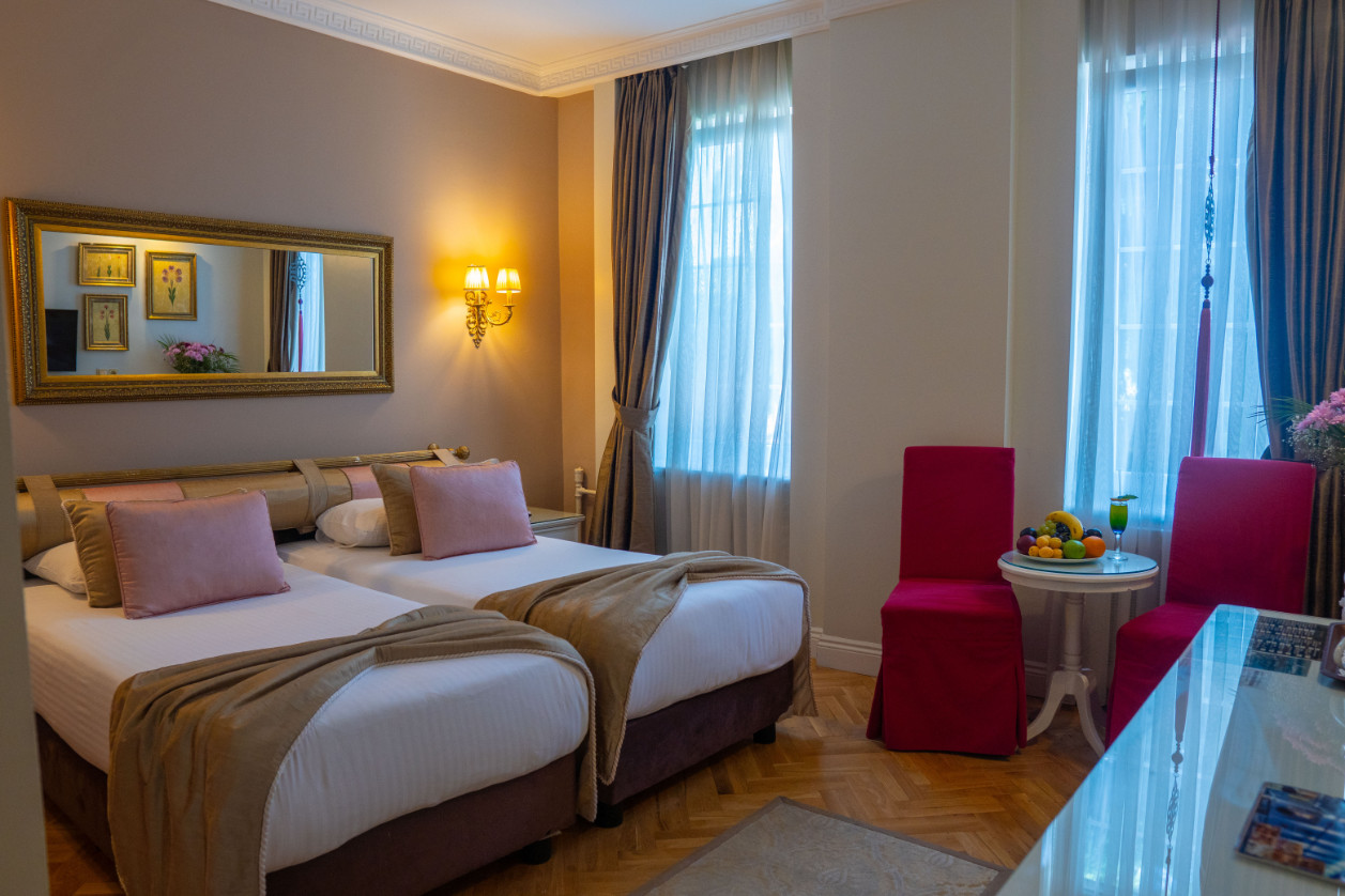 Elegance Single Room with City or Sea view