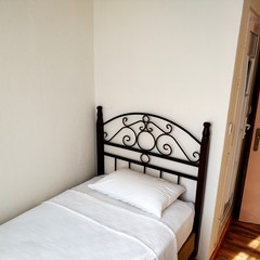 Bed & Breakfast, Single Room