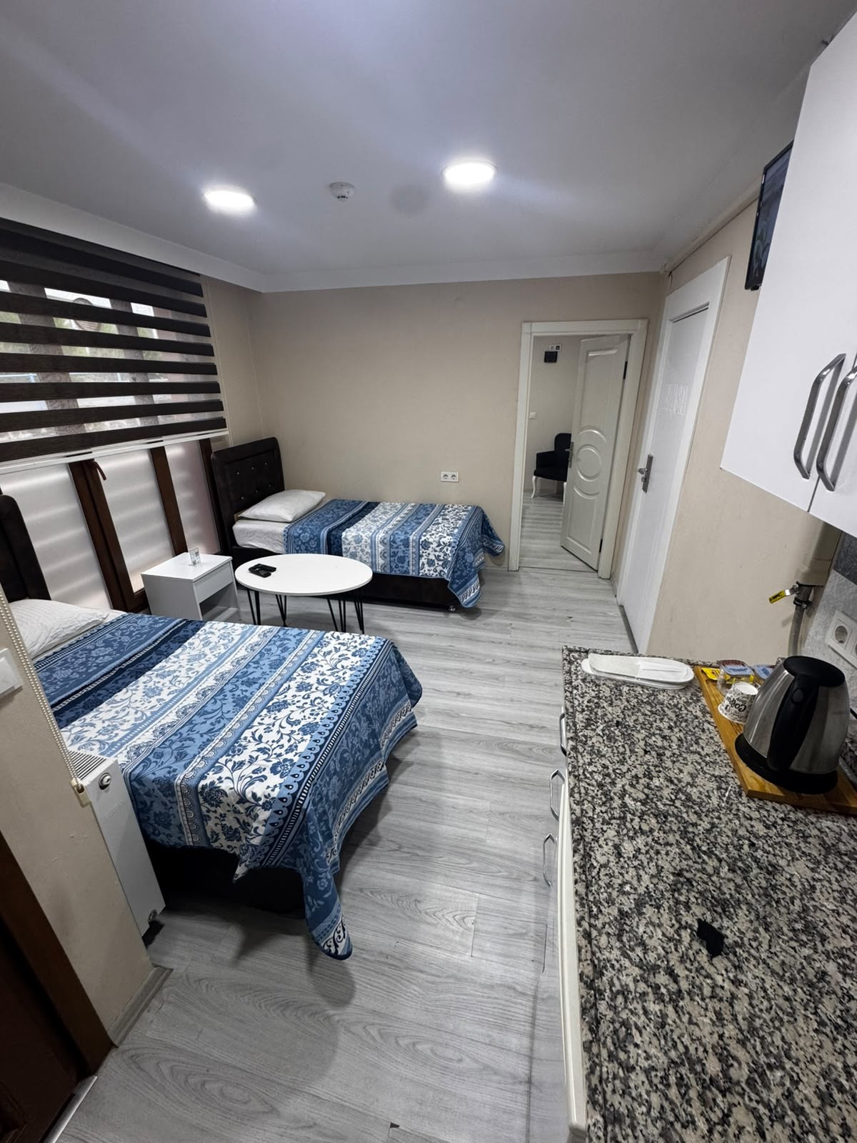 Quad Room *İki Tek Bir Çift Kişilik Oda*