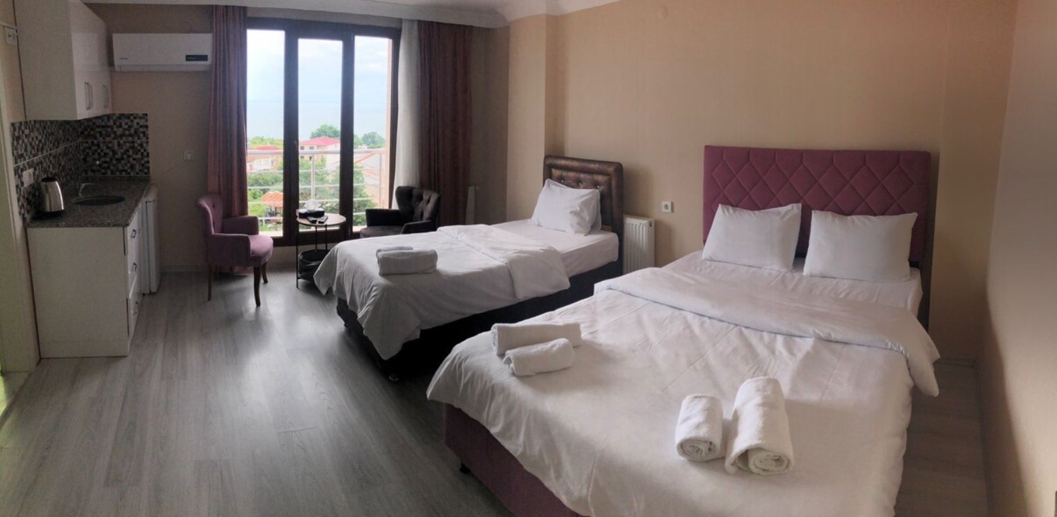 Junior Suit Oturma Alanlı Oda