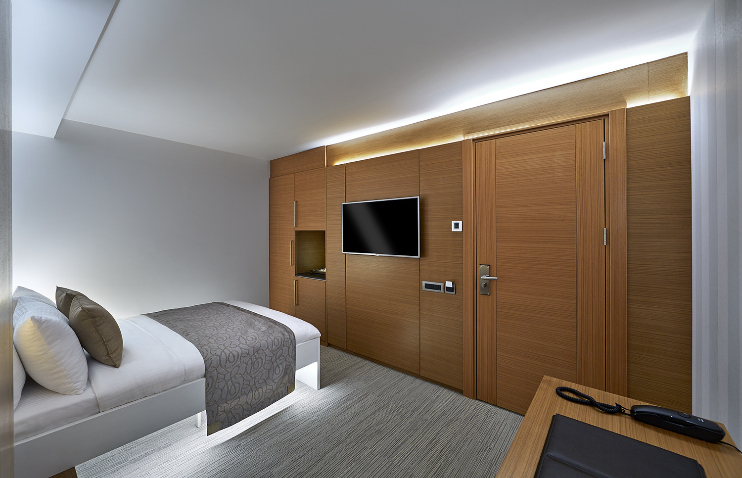 Superior King Room with City View